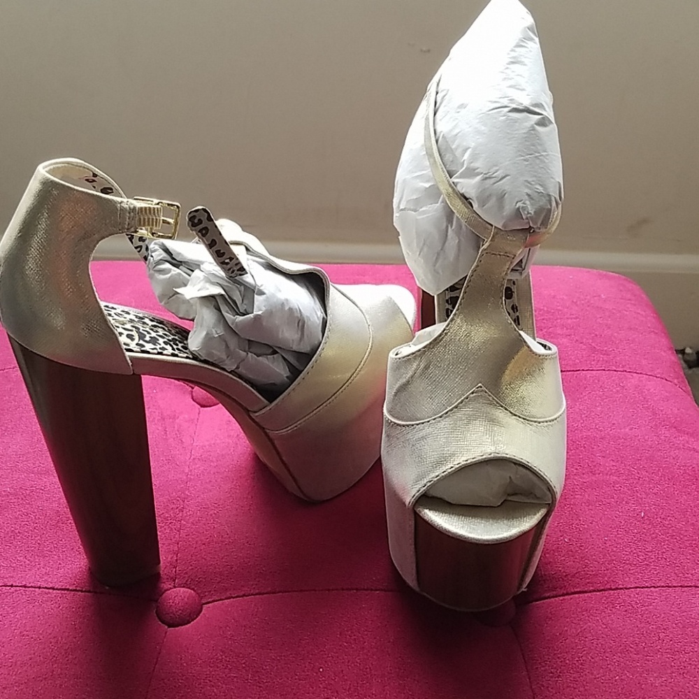 Jessica Simpson Dany size 8M